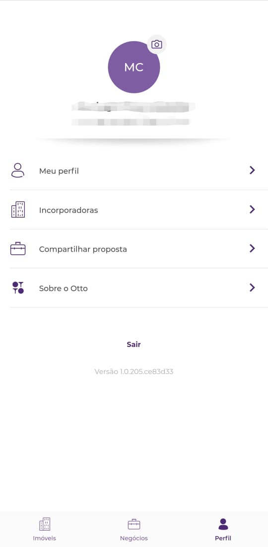 uma foto da tela que contem o fundo em branco,existe um circulo roxo que no interior com as inicias MC, logo abaixo vem 4 botões, 1 Meu Perfil, 2 incorporadoras, 3 compartilhar proposta, 4 sobre otto e abaixo um texto em roxo, sair